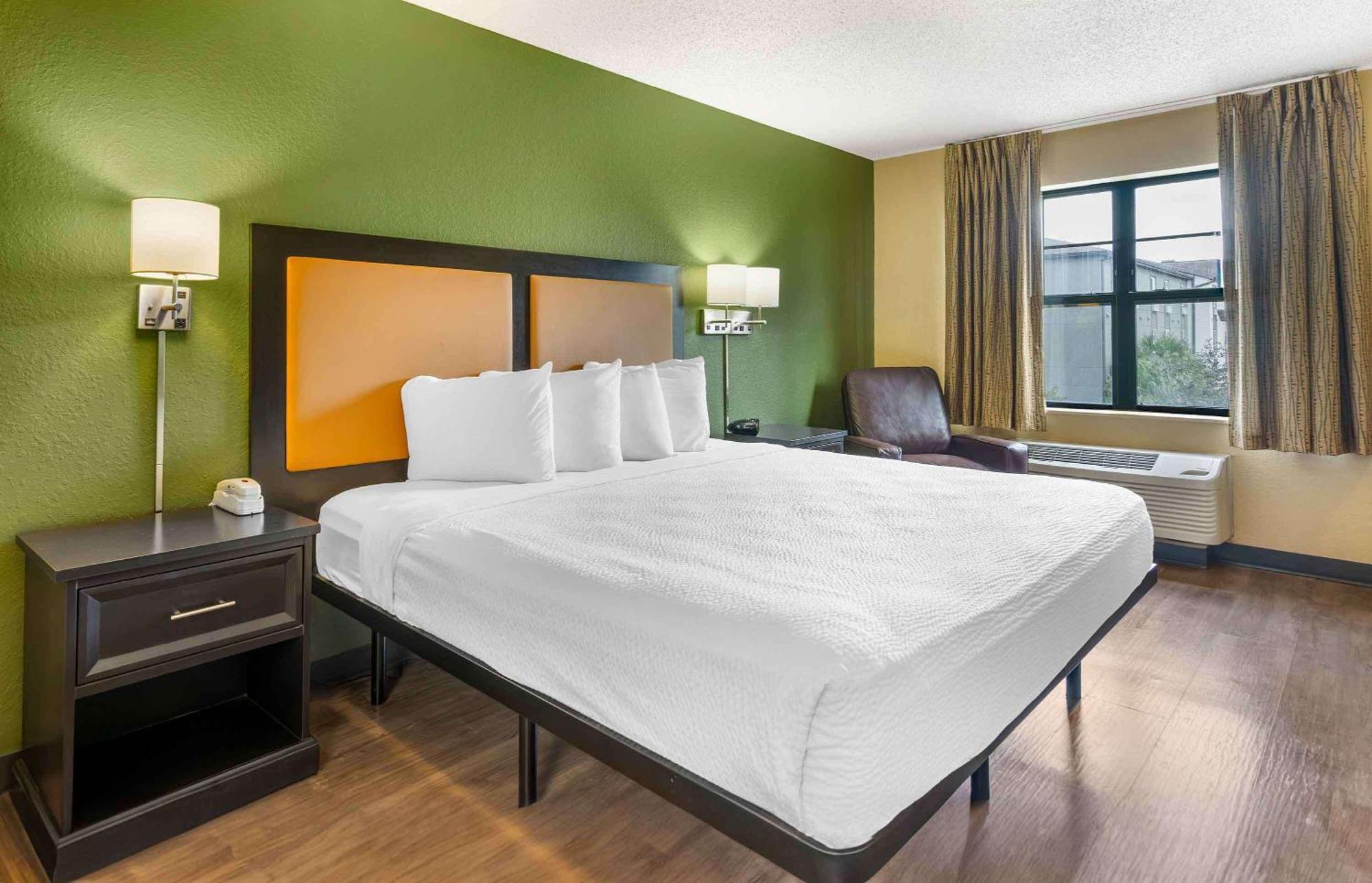 Extended Stay America Select Suites - Tampa - North - Usf - Attractions Temple Terrace Exterior photo