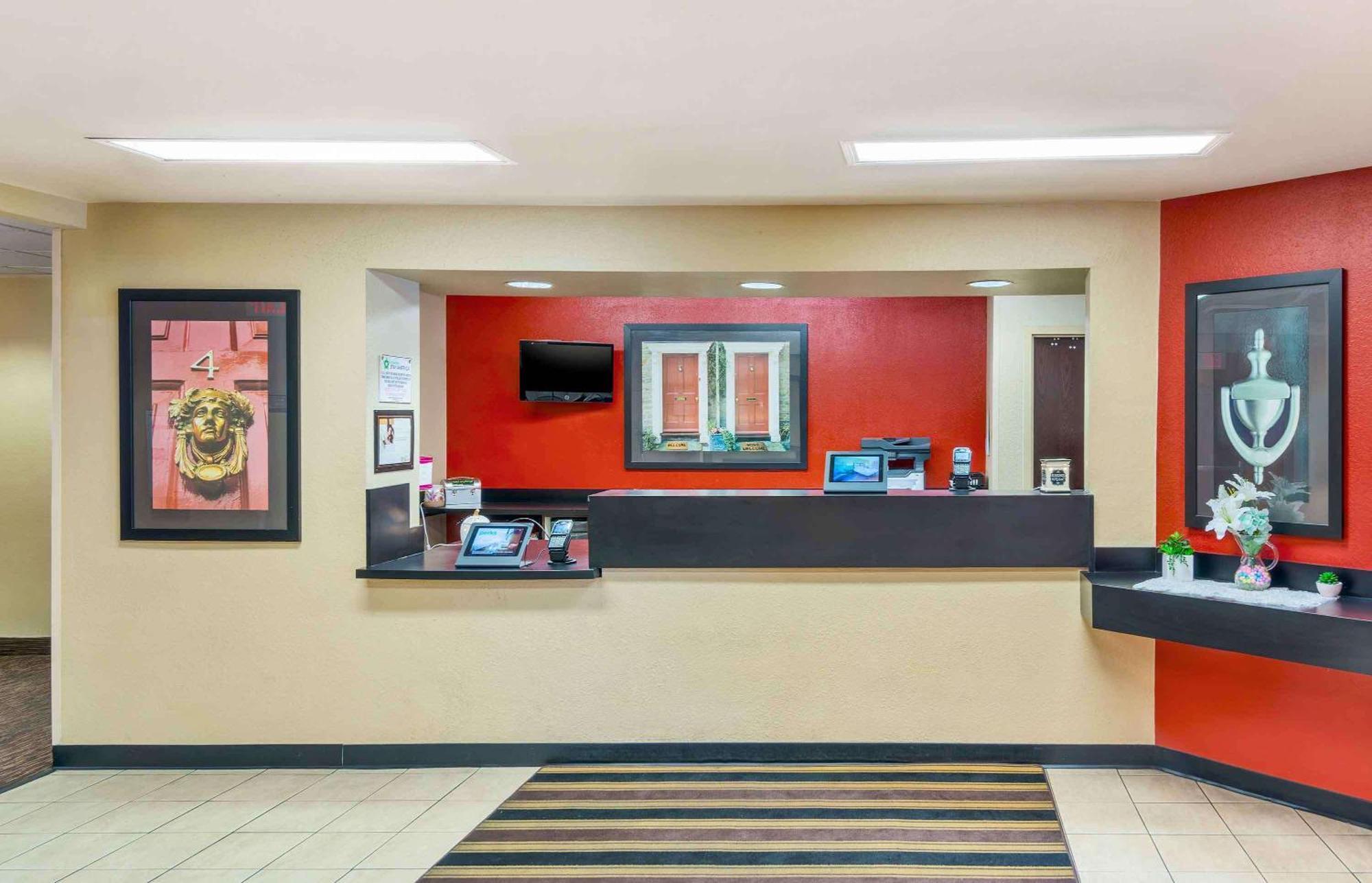 Extended Stay America Select Suites - Tampa - North - Usf - Attractions Temple Terrace Exterior photo