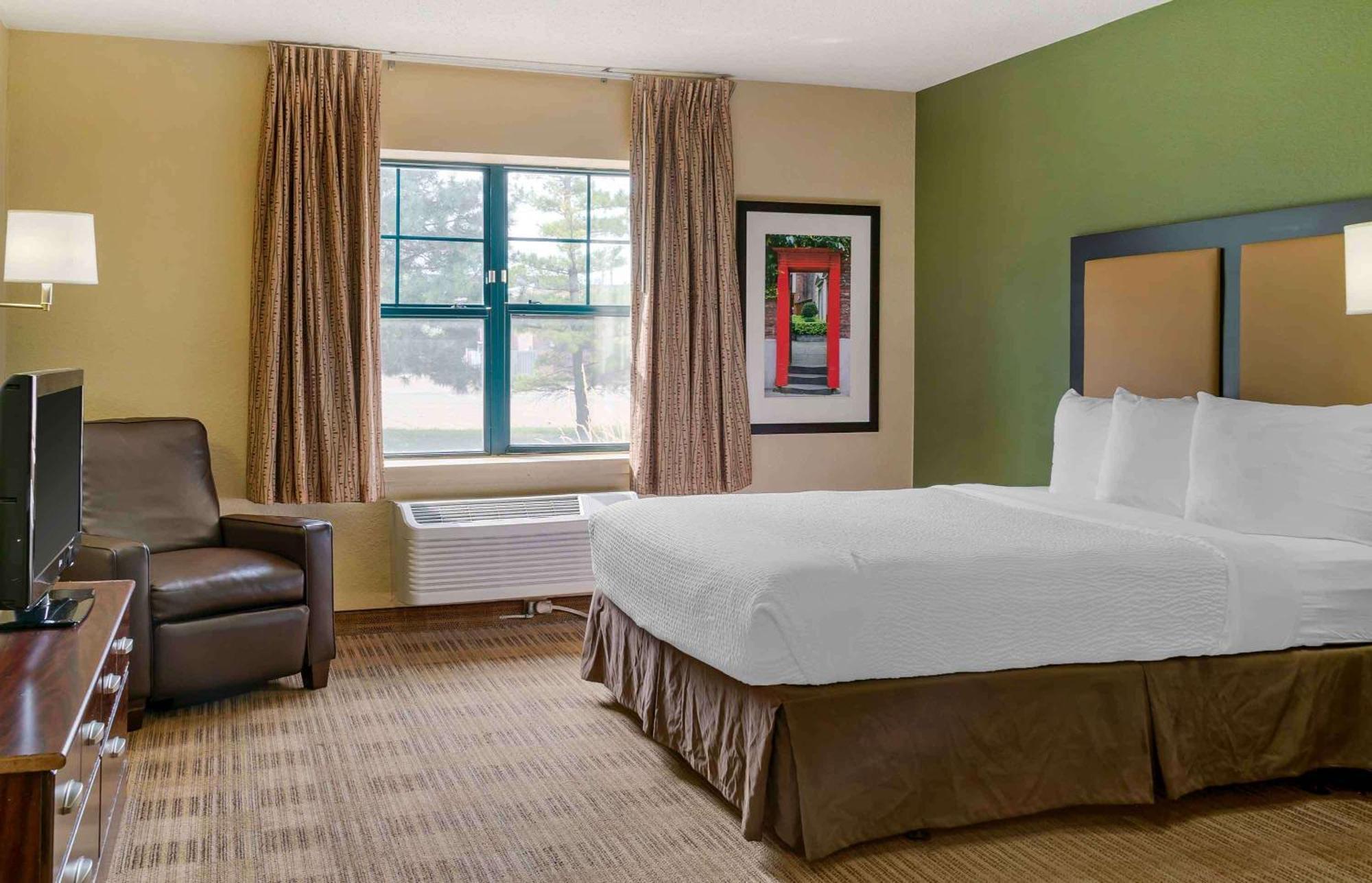 Extended Stay America Select Suites - Tampa - North - Usf - Attractions Temple Terrace Exterior photo