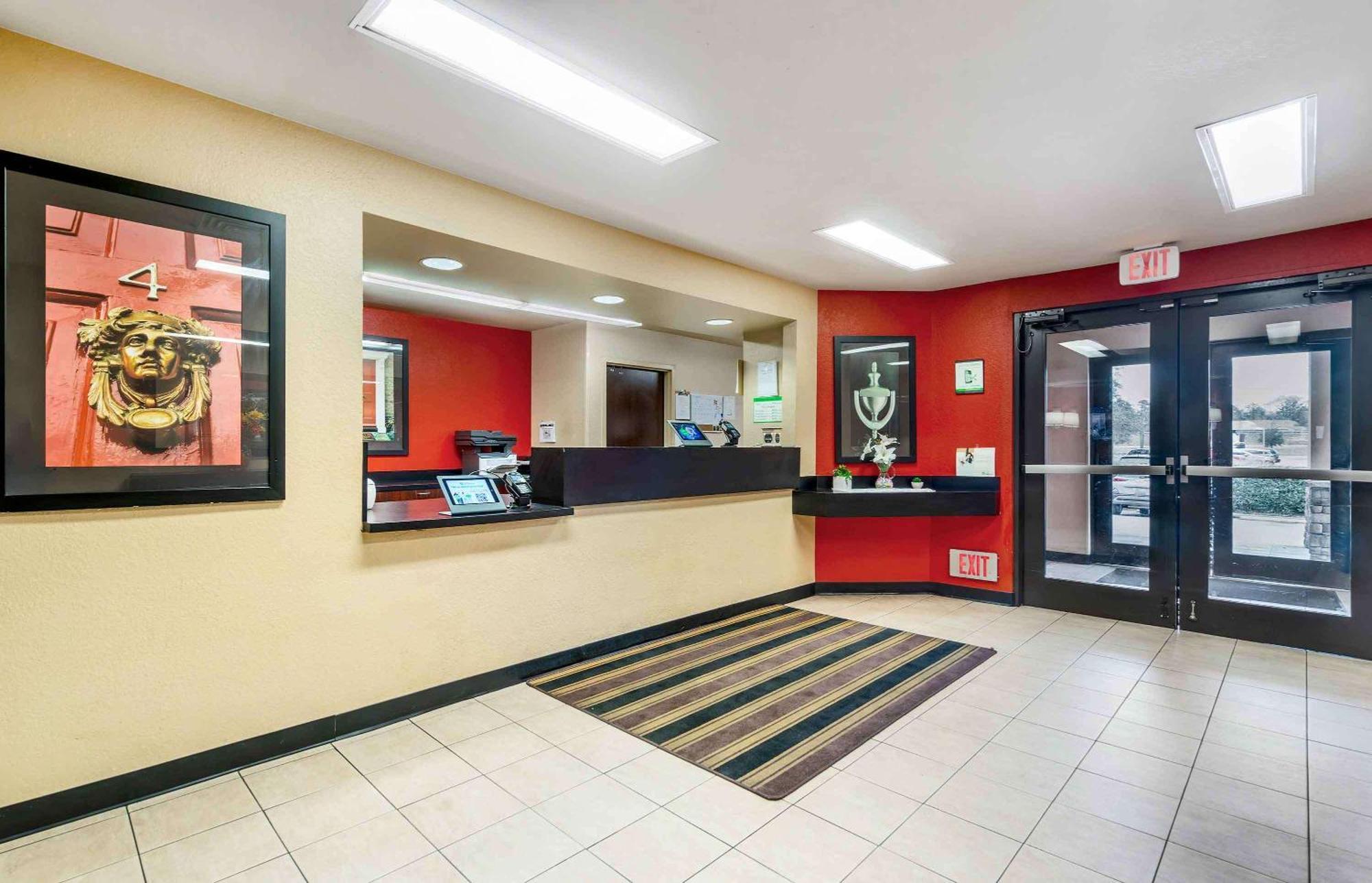 Extended Stay America Select Suites - Tampa - North - Usf - Attractions Temple Terrace Exterior photo